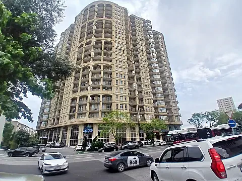 Satılır 3 otaqlı mənzil 158 m² — Bakı 3 otaq 158.00 m²