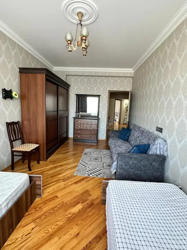 Kirayə verilir 3 otaqlı mənzil 120 m²