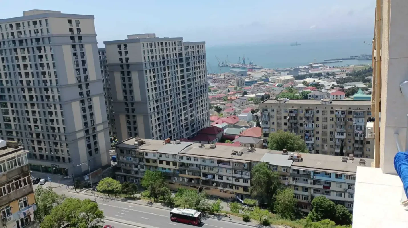 Satılır 2 otaqlı mənzil 76 m²