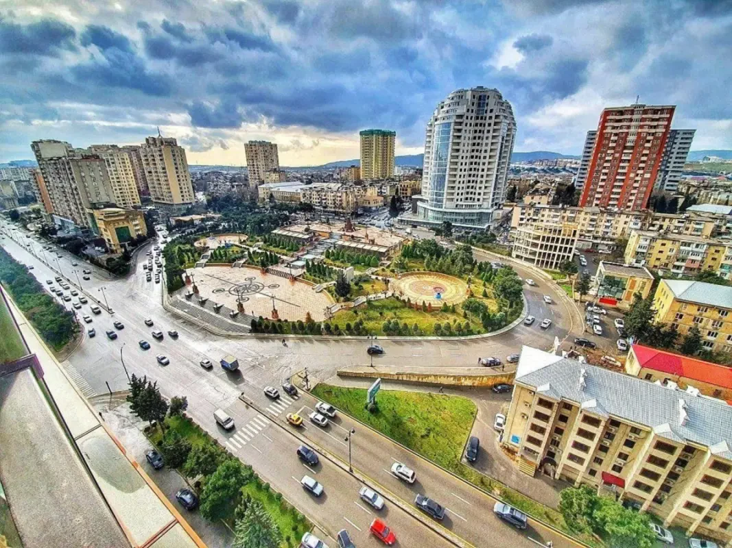 Satılır 3 otaqlı mənzil 130 m²