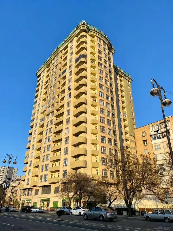 Satılır 4 otaqlı mənzil 180 m²