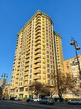 Satılır 4 otaqlı mənzil 180 m² — Bakı 4 otaq 180.00 m²