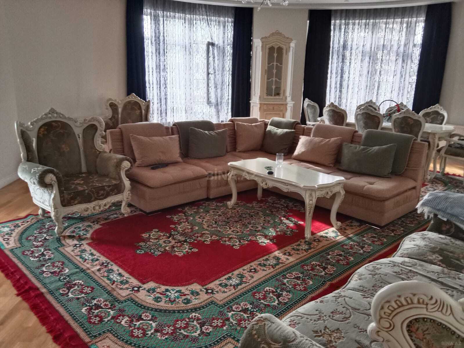 Kirayə verilir 4 otaqlı mənzil 200 m²