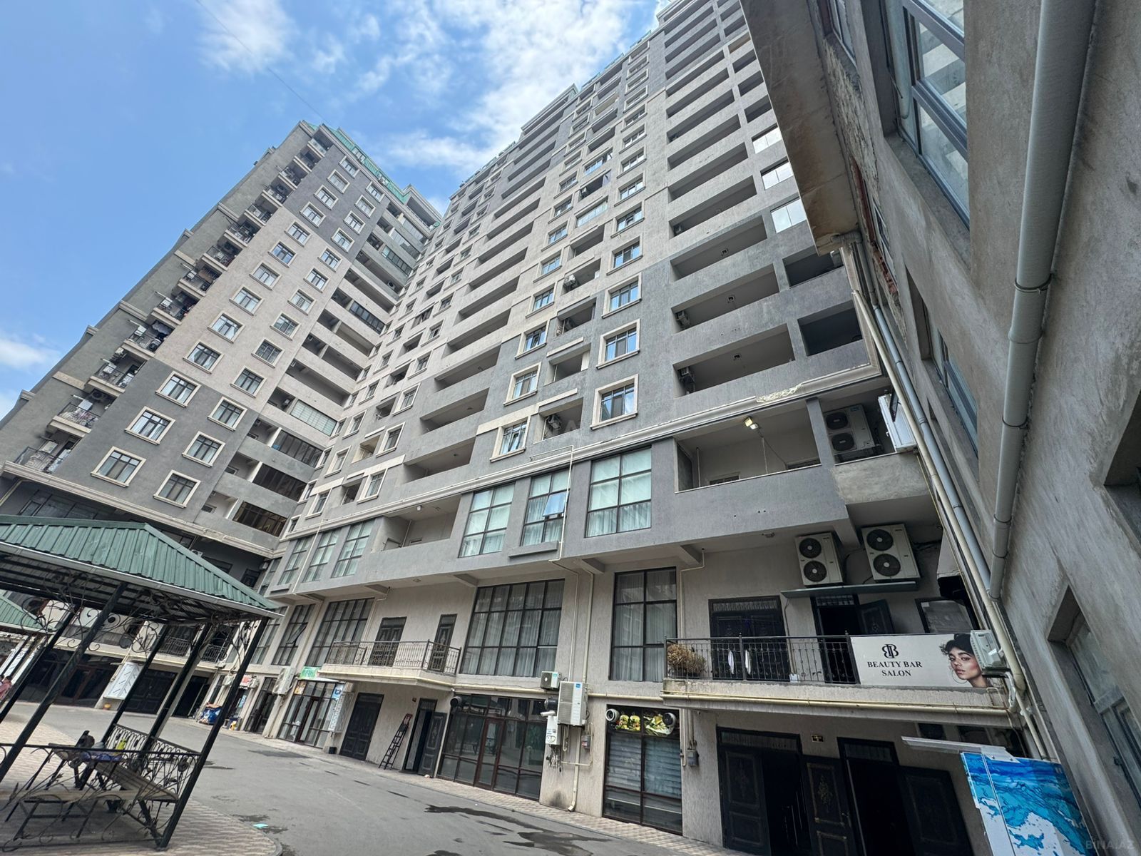 Satılır 3 otaqlı mənzil 116.8 m²
