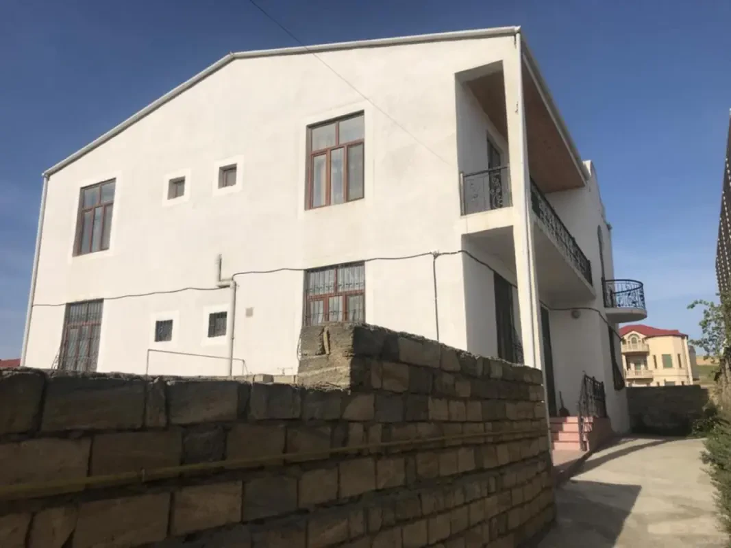 Satılır 8 otaqlı həyət evi 450 m²