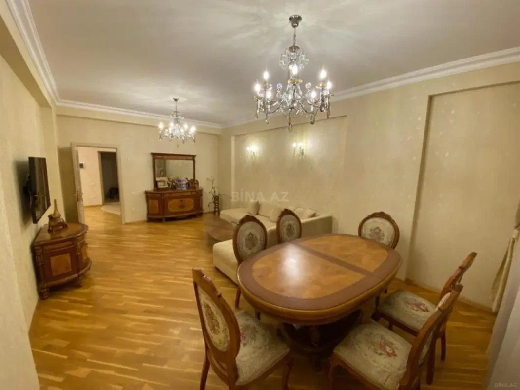 Kirayə verilir 3 otaqlı mənzil 130 m²