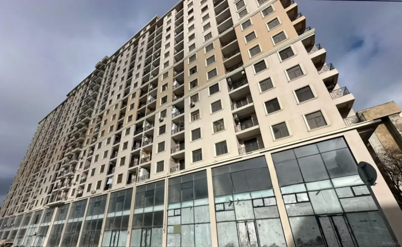 Satılır 4 otaqlı mənzil 186 m²