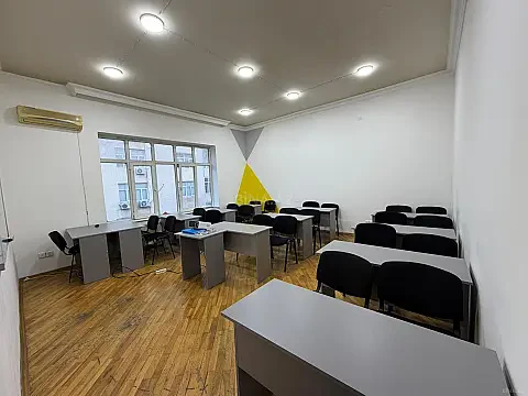 Kirayə verilir 10 otaqlı ofis 350 m² — Bakı 10 otaq 350.00 m²