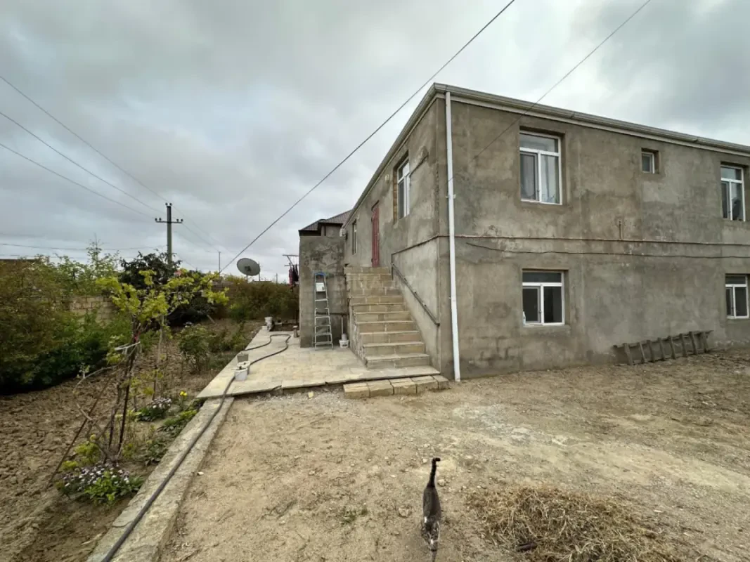 Satılır 5 otaqlı həyət evi 230 m²
