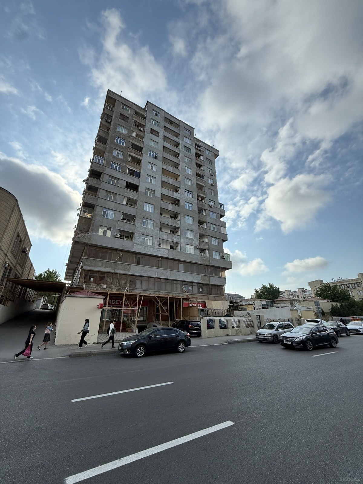 Satılır 3 otaqlı mənzil 118 m²