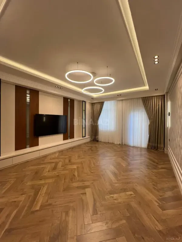 Satılır 4 otaqlı mənzil 185 m²