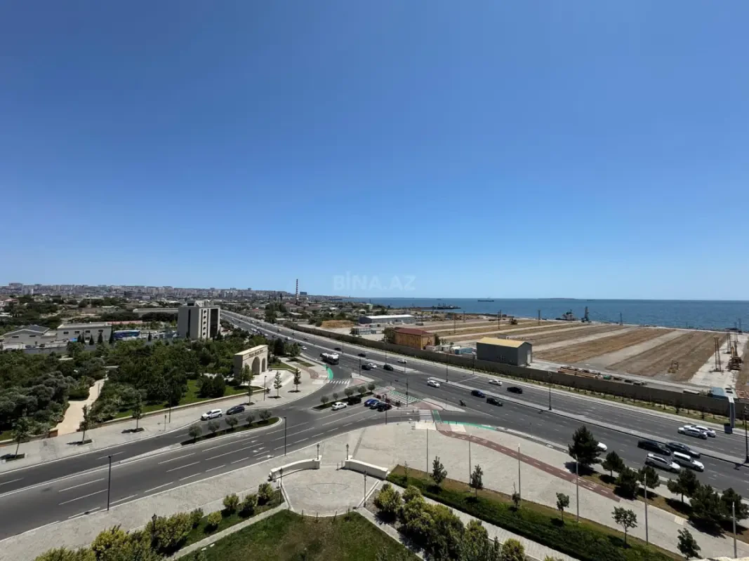 Satılır 5 otaqlı mənzil 235 m²
