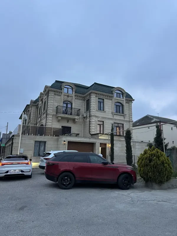 Satılır 8 otaqlı həyət evi 750 m²