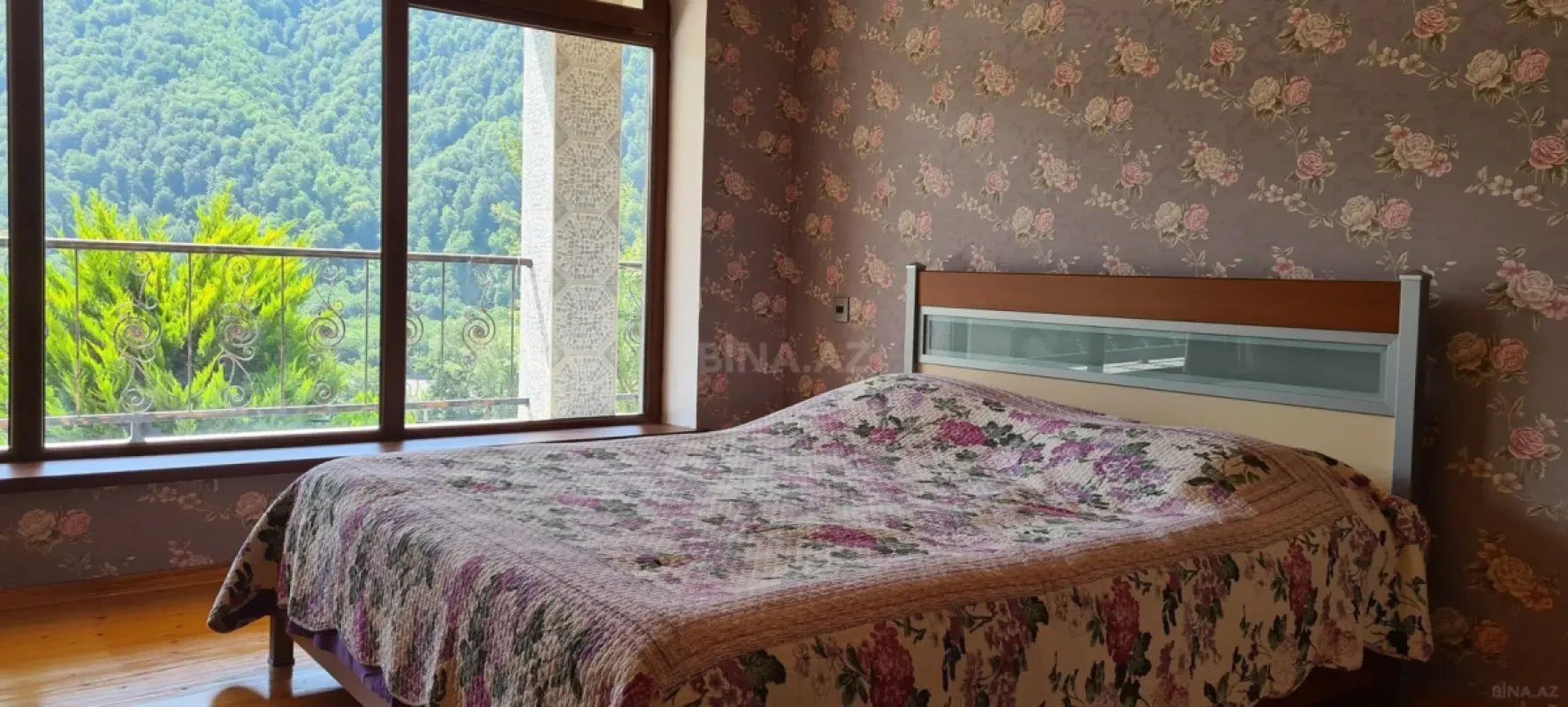 Satılır 5 otaqlı həyət evi 300 m²