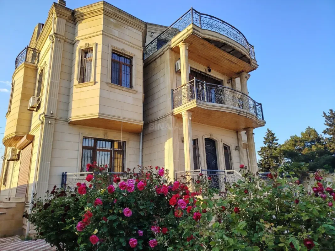 Kirayə verilir 9 otaqlı həyət evi 500 m²