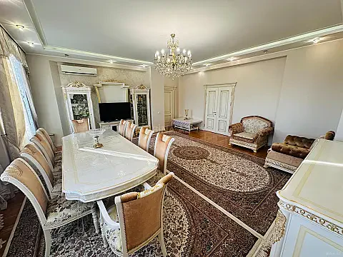 Satılır 6 otaqlı mənzil 233 m² — Bakı 6 otaq 233.00 m²