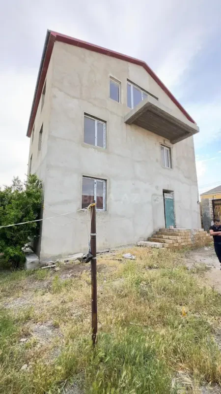 Satılır 5 otaqlı həyət evi 290 m²