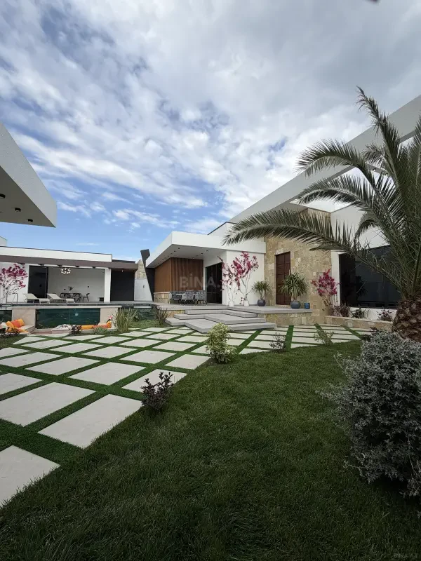 Satılır 5 otaqlı həyət evi 250 m²