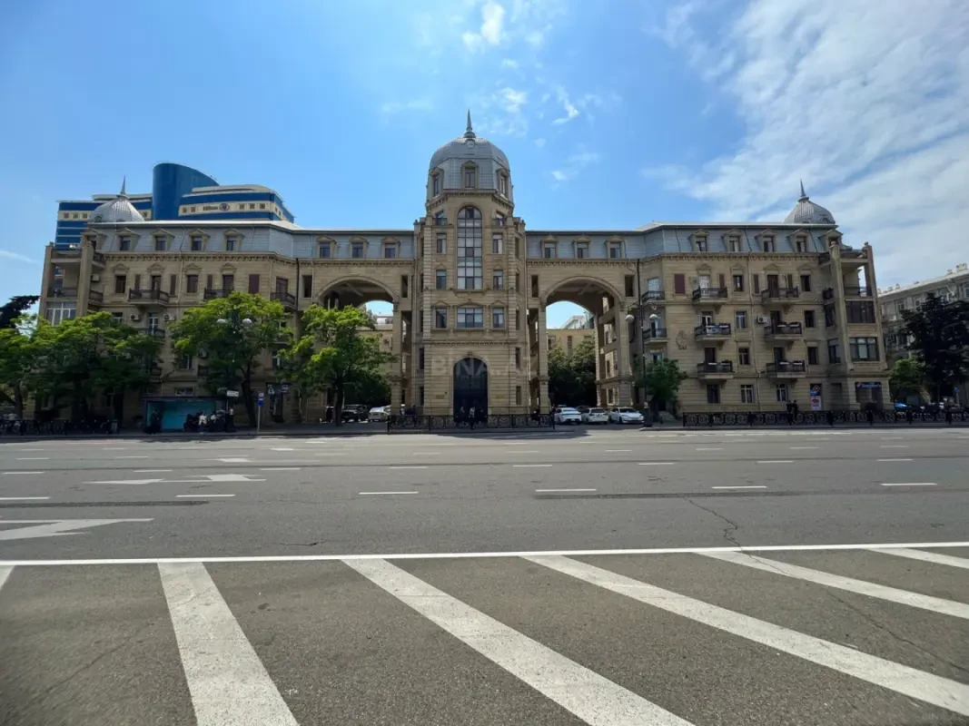 Satılır 4 otaqlı mənzil 116 m²