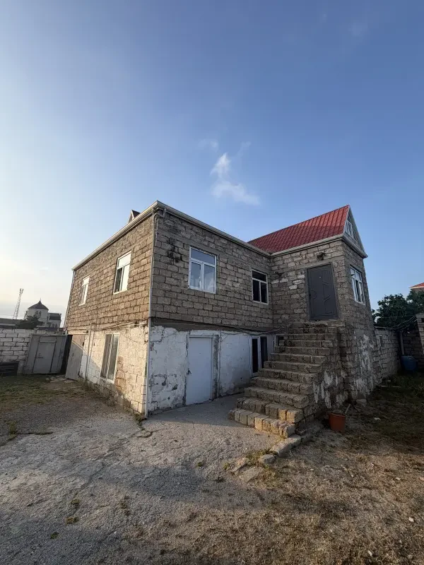 Satılır 6 otaqlı həyət evi 140 m²