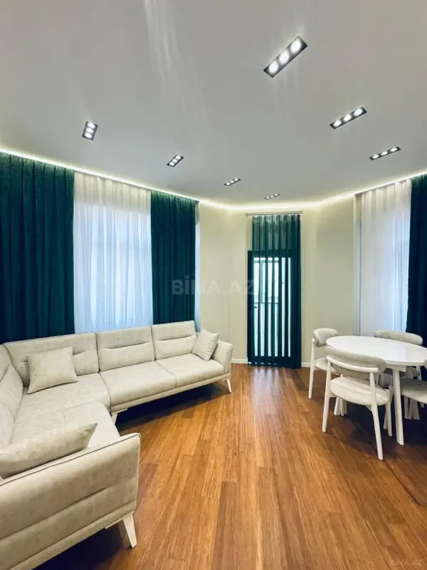 Satılır 2 otaqlı mənzil 70 m²