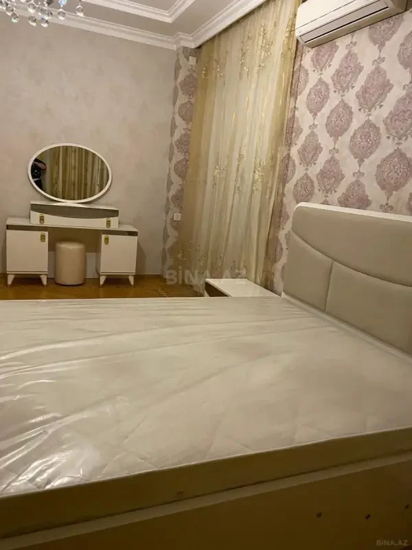 Kirayə verilir 3 otaqlı mənzil 130 m²
