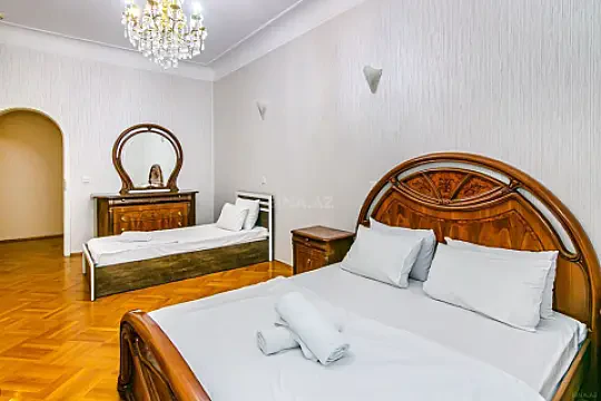 Kirayə verilir 3 otaqlı mənzil 140 m² — Bakı, Sahil qəs. 3 otaq 140.00 m²