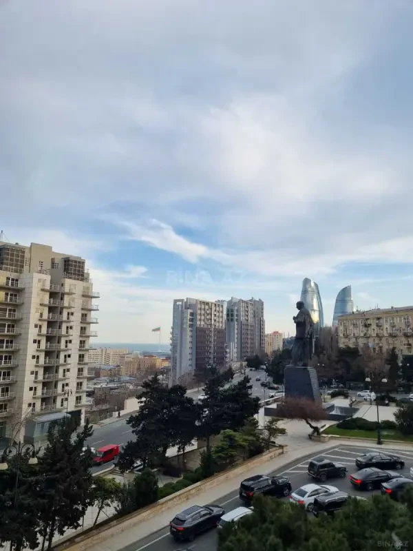 Satılır 2 otaqlı mənzil 70 m²
