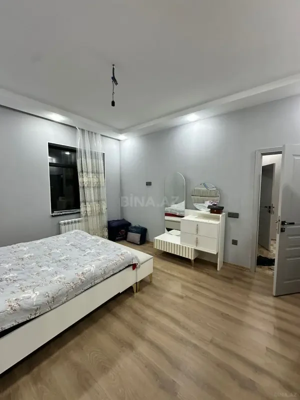 Satılır 5 otaqlı həyət evi 240 m²