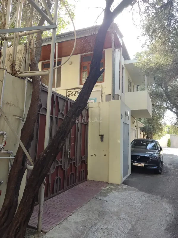 Satılır 7 otaqlı həyət evi 200 m²