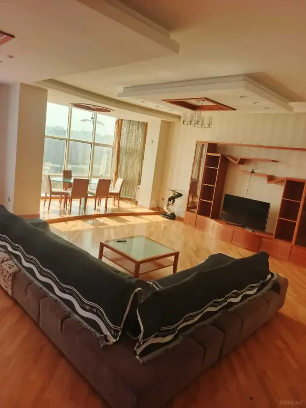 Kirayə verilir 3 otaqlı mənzil 200 m²