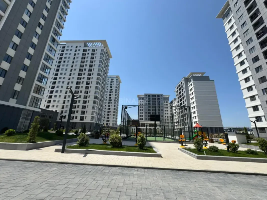 Satılır 4 otaqlı mənzil 175 m²