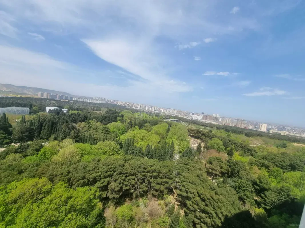 Satılır 4 otaqlı mənzil 170 m²