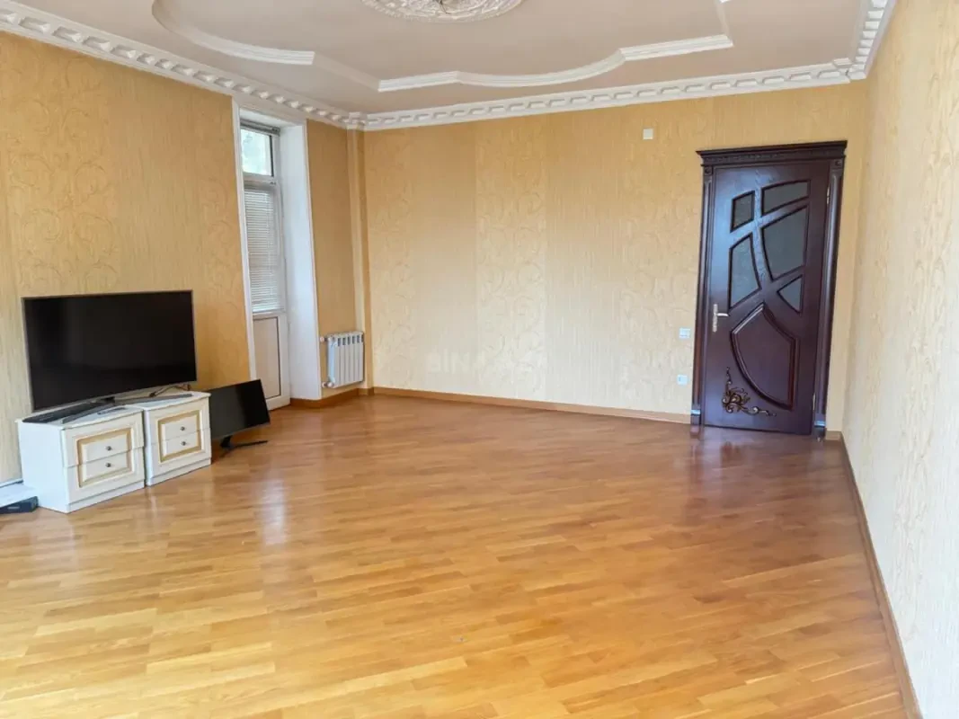 Satılır 2 otaqlı mənzil 92 m²