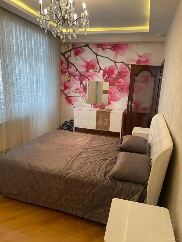 Kirayə verilir 3 otaqlı mənzil 170 m²