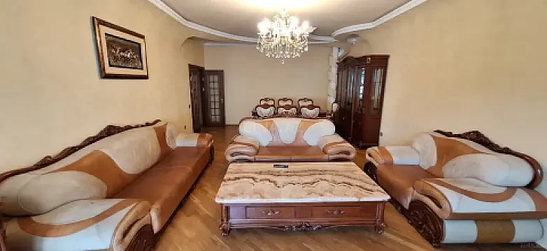Kirayə verilir 3 otaqlı mənzil 142 m² — Bakı 3 otaq 142.00 m²