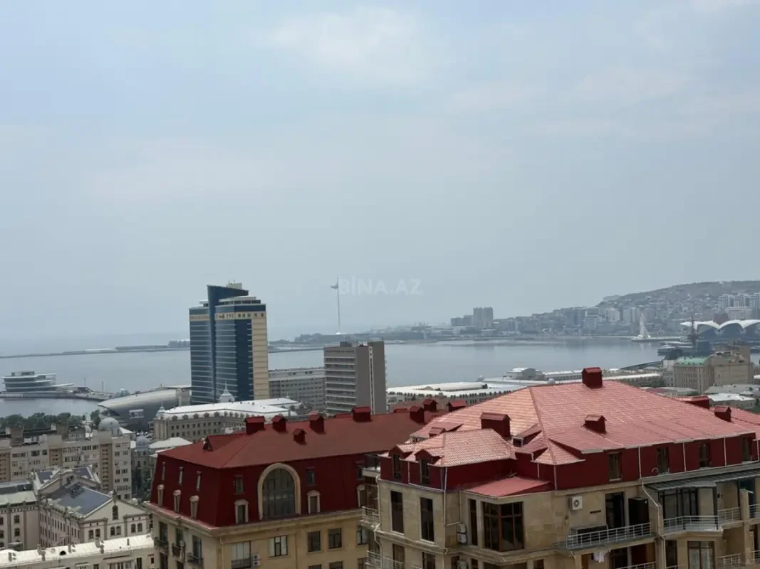 Satılır 6 otaqlı mənzil 250 m²