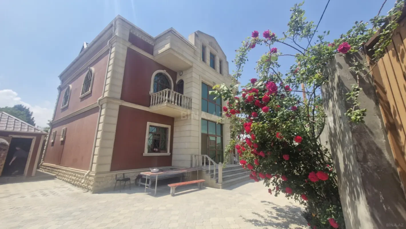 Satılır 7 otaqlı həyət evi 300 m²