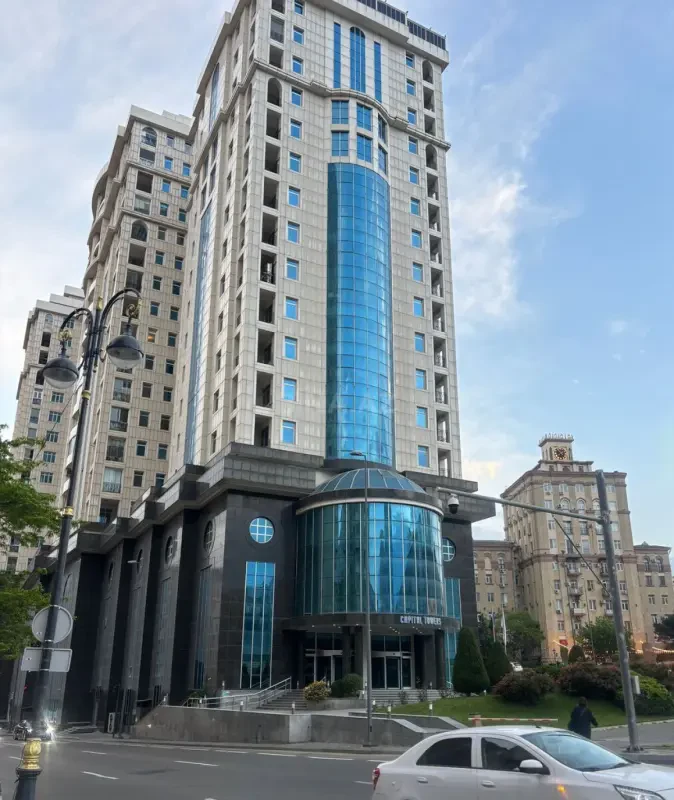 Satılır 5 otaqlı mənzil 180 m²