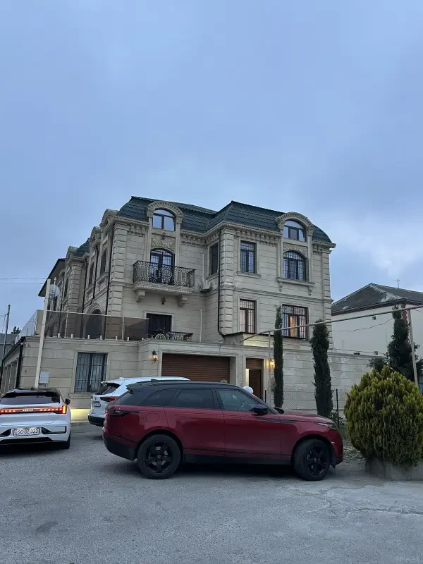 Kirayə verilir 10 otaqlı həyət evi 550 m²