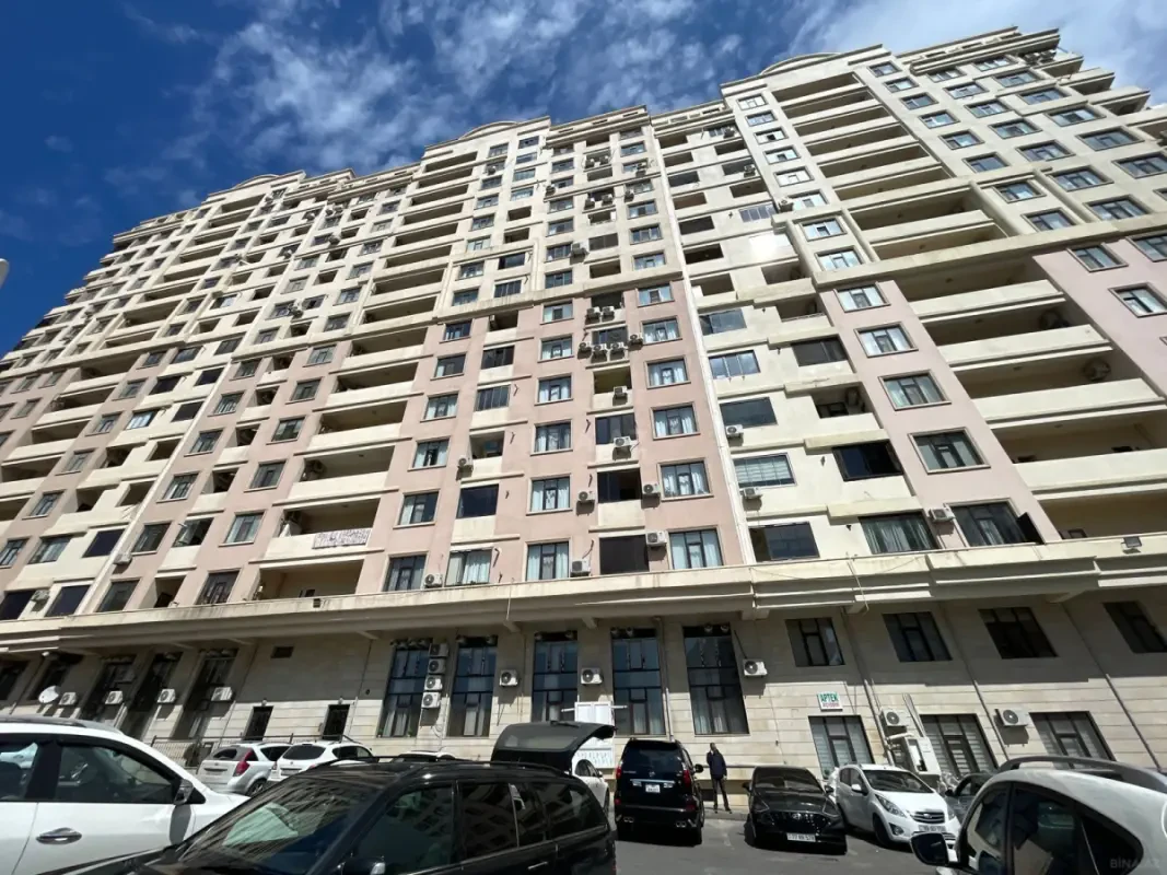 Satılır 4 otaqlı mənzil 157 m²