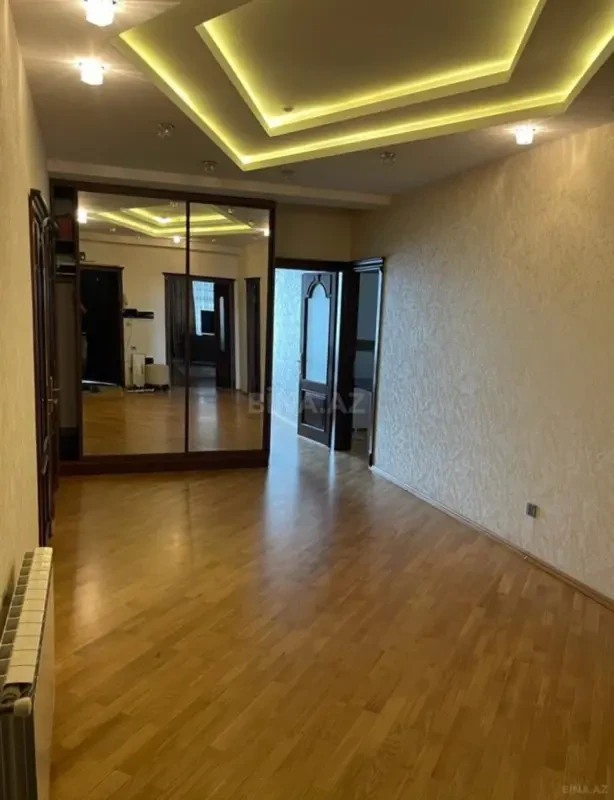 Kirayə verilir 3 otaqlı mənzil 150 m²