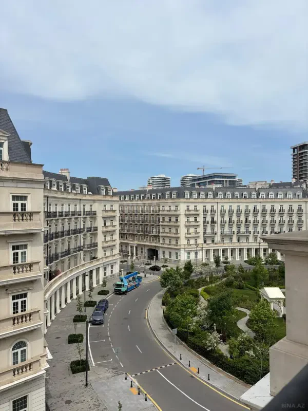 Kirayə verilir 4 otaqlı mənzil 145 m²