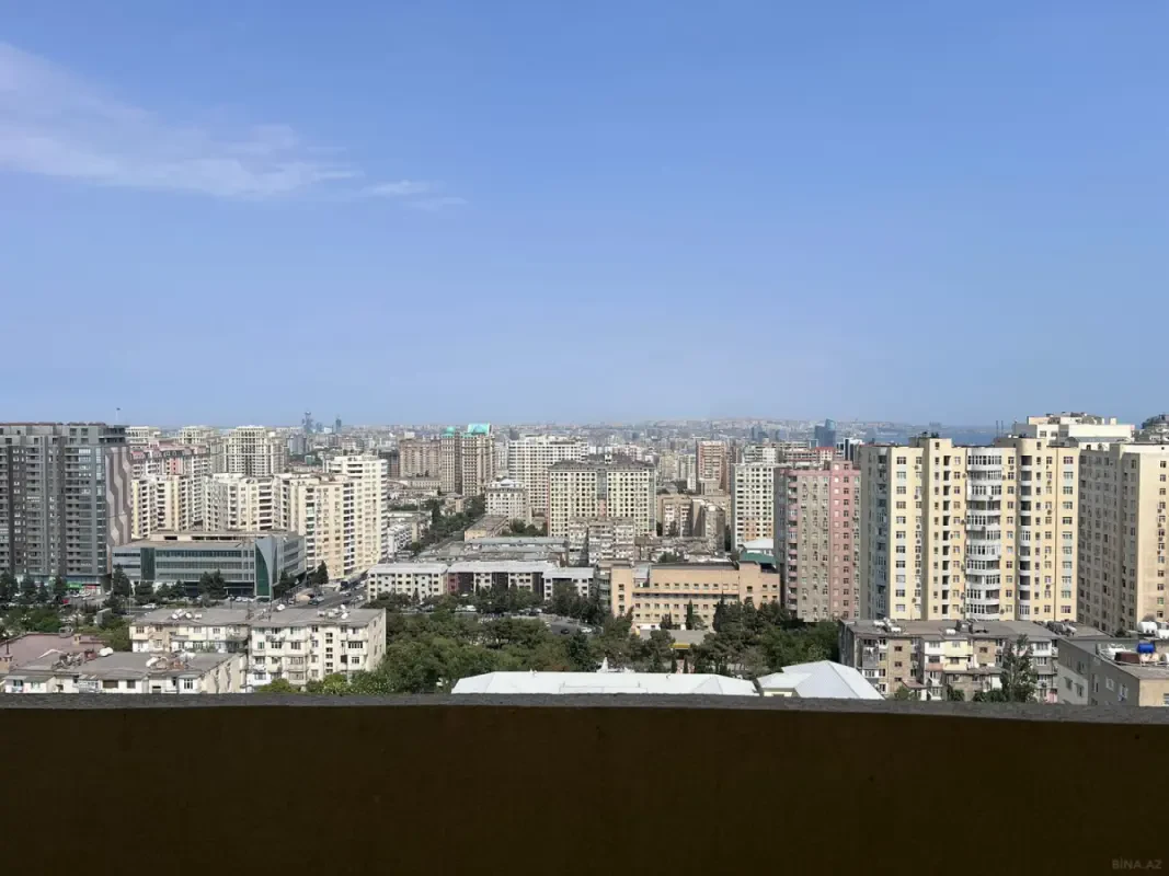 Satılır 4 otaqlı mənzil 177 m²