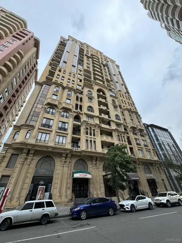 Satılır 6 otaqlı mənzil 285 m²