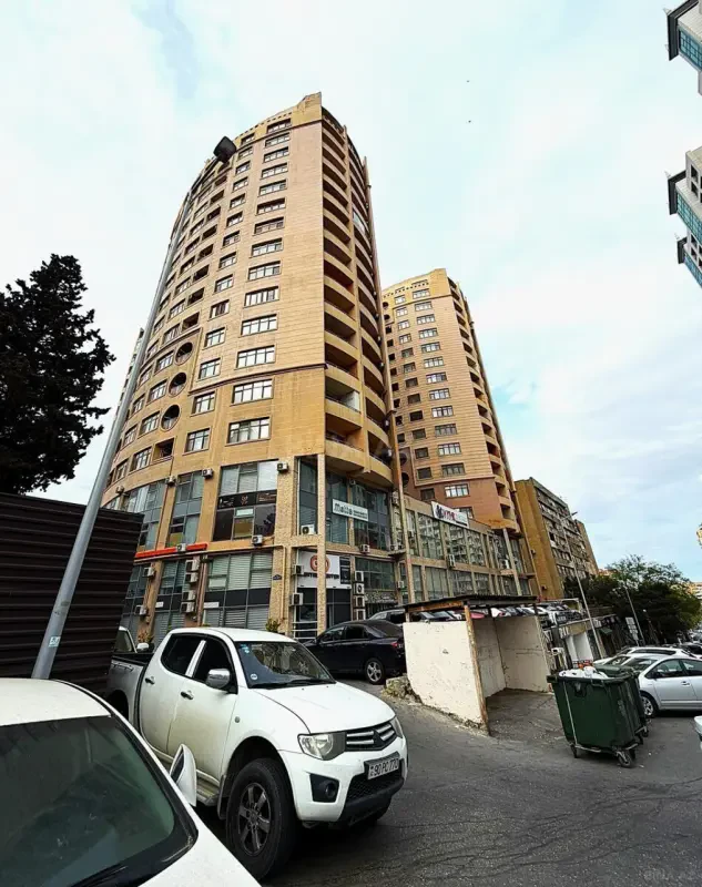 Satılır 3 otaqlı mənzil 125 m²