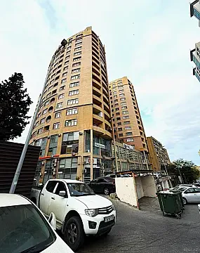 Satılır 3 otaqlı mənzil 125 m² — Bakı, İnşaatçılar 3 otaq 125.00 m²