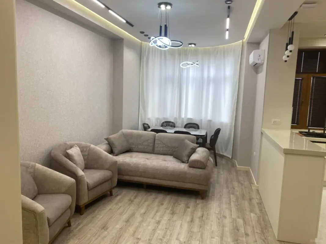 Kirayə verilir 2 otaqlı mənzil 75 m²