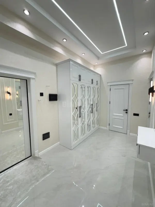 Satılır 3 otaqlı mənzil 126 m²