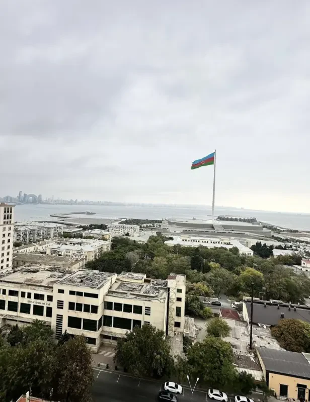 Satılır 3 otaqlı mənzil 153 m²